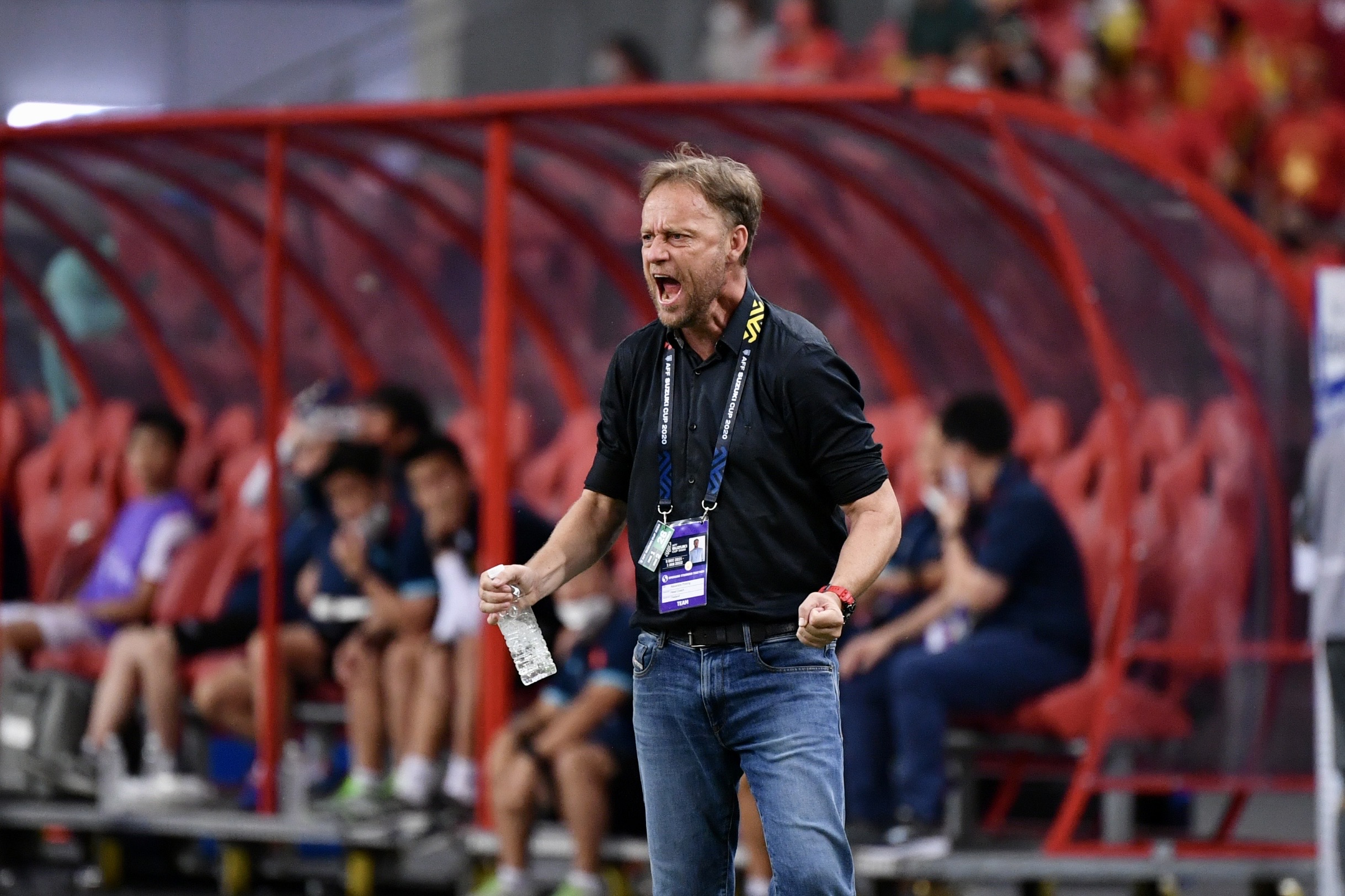 'มาดามแป้ง-มาโน่' เปิดใจหลังทีมชาติไทยฝ่าเวียดนามเข้าชิงซูซูกิคัพ 'มาดามแป้ง-มาโน่' เปิดใจหลังทีมชาติไทยฝ่าเวียดนามเข้าชิงซูซูกิคัพ