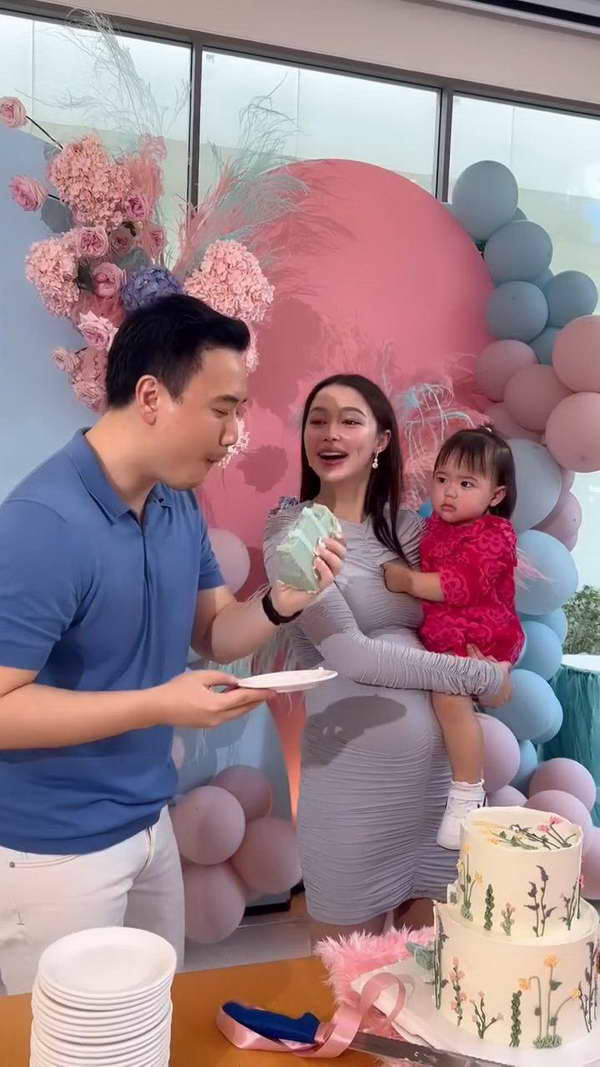 แพทริเซีย-โน้ต วิเศษ เฉลยเพศลูกคนที่สองแล้ว งานนี้ถูกใจคุณพ่อสุดๆ แพทริเซีย-โน้ต วิเศษ เฉลยเพศลูกคนที่สองแล้ว งานนี้ถูกใจคุณพ่อสุดๆ