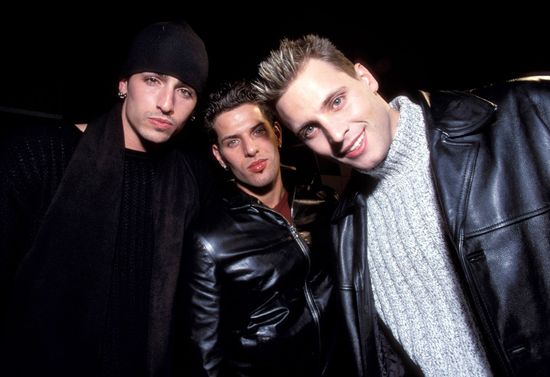 โศกนาฏกรรมวง LFO!! ศิลปินยุค 90 แห่งเพลง Summer Girls สูญเสียสมาชิกก่อตั้งวงอีกหนึ่งคน โศกนาฏกรรมวง LFO!! ศิลปินยุค 90 แห่งเพลง Summer Girls สูญเสียสมาชิกก่อตั้งวงอีกหนึ่งคน
