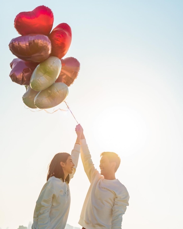มิ้นต์ - ภูผา ควงกันบริจาคเลือด ช่วยเหลือผู้ป่วย ช่วงโควิด-19 