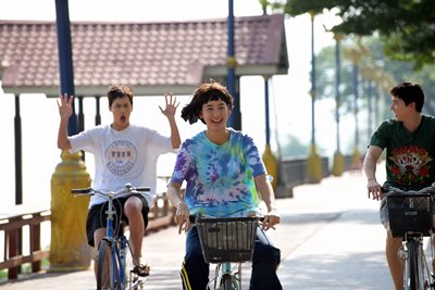 “เจมส์ - โบว์ - ไอซ์” ย้อนวัย 15 อีกครั้ง ฉากเปิดตัวน่ารักๆ ใน โลกหมุนรอบเธอ “เจมส์ - โบว์ - ไอซ์” ย้อนวัย 15 อีกครั้ง ฉากเปิดตัวน่ารักๆ ใน โลกหมุนรอบเธอ
