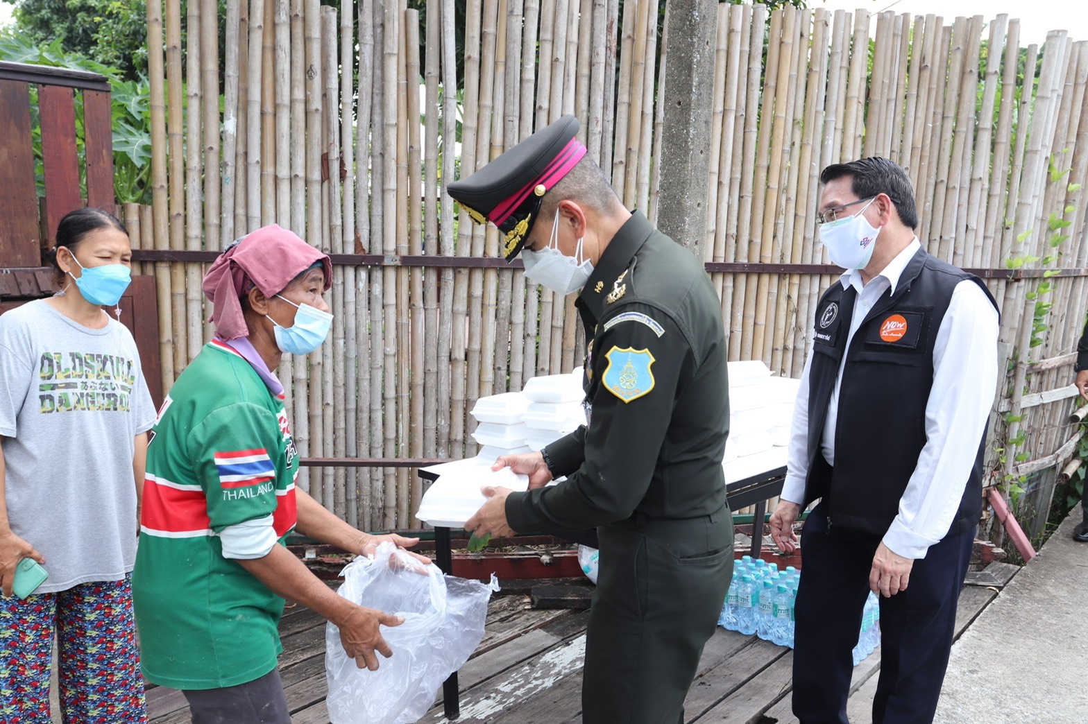 กองทัพไทย! ตั้งจุดช่วยเหลือผู้ติดเชื้อโควิดเข้าสู่ระบบการรักษา กองทัพไทย! ตั้งจุดช่วยเหลือผู้ติดเชื้อโควิดเข้าสู่ระบบการรักษา