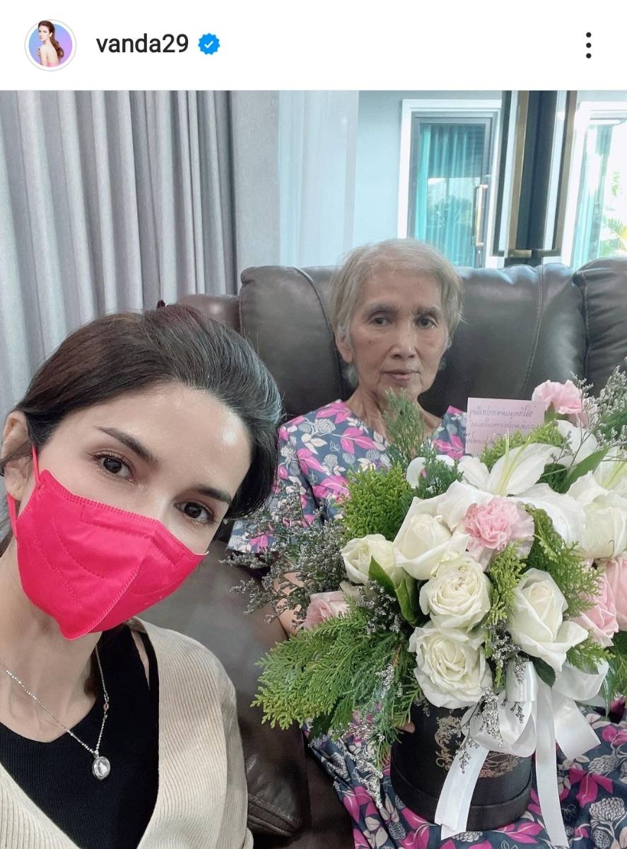 โบว์ แวนด้า เผยลูกสาวทำงานเก่งไม่แพ้พ่อ ด้านคุณแม่ อาการดีขึ้นเเล้วหลังล้มหัวฟาดพื้น