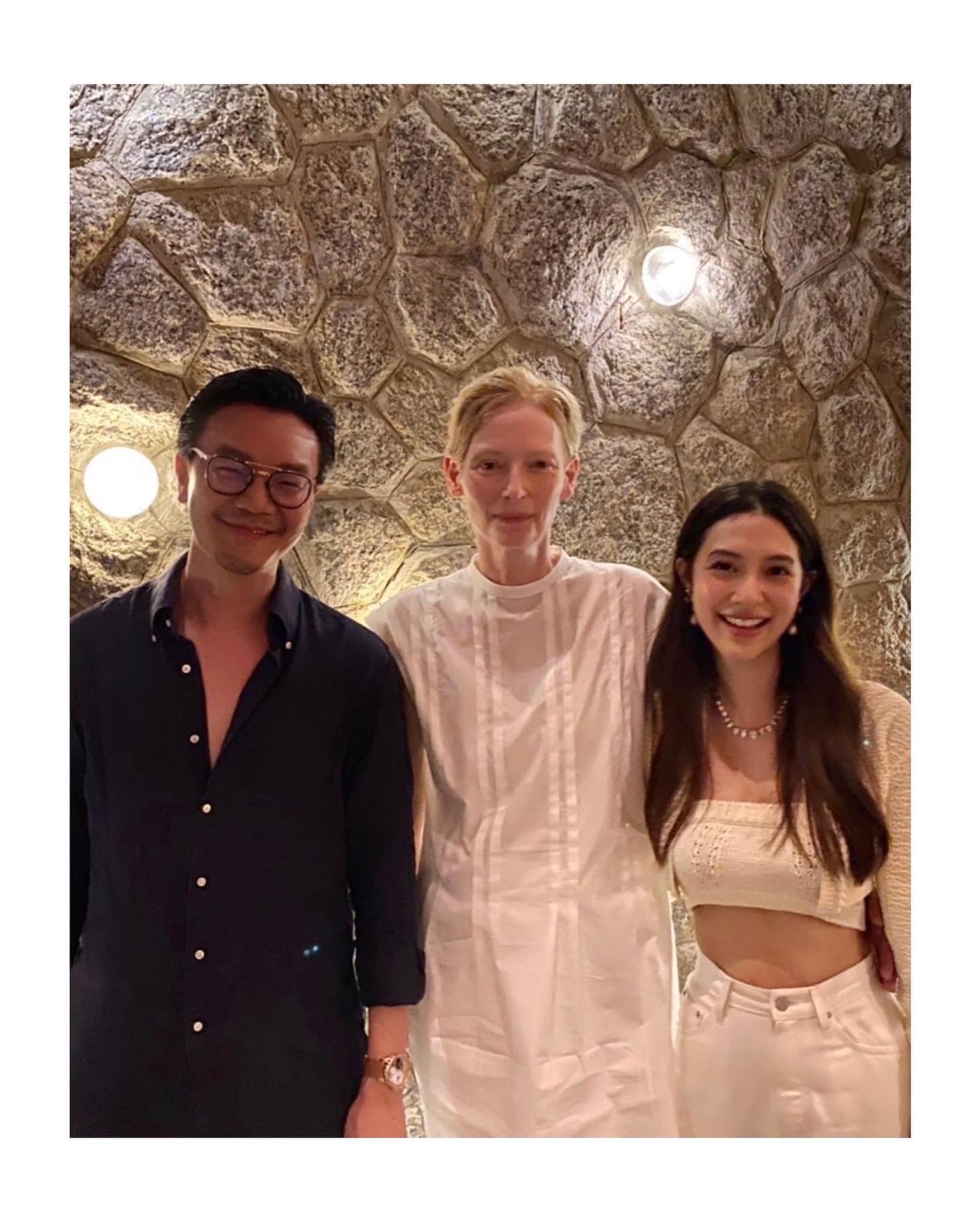 มิว นิษฐา ถ่ายภาพร่วมกับ Tilda Swinton ในงานฉลอง Memoria  