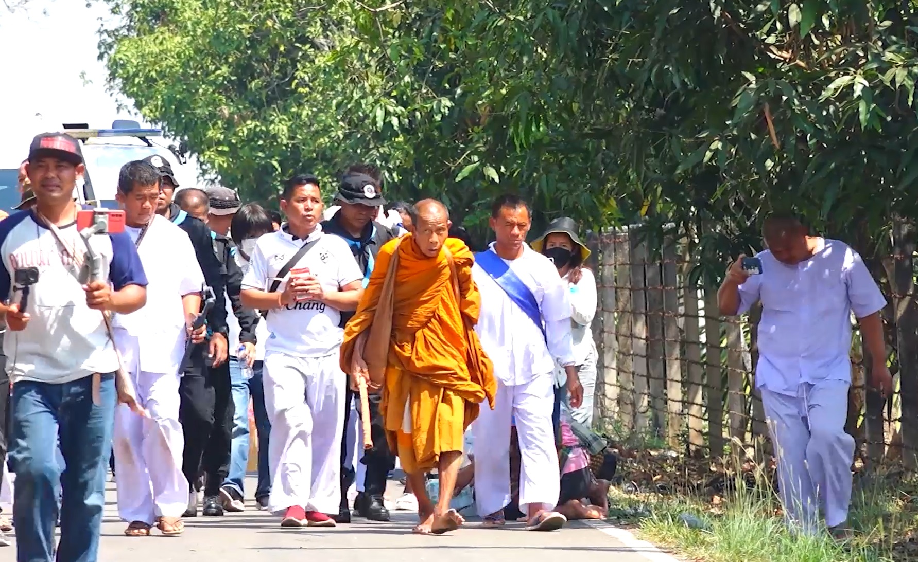 หลวงตาบุญชื่น อาพาธค่าเลือดต่ำ หมอให้พักรักษาที่รพ.อีก 1 คืน