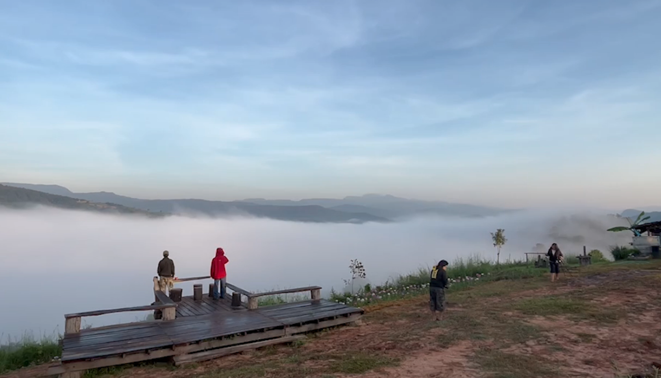 ‘ภูทอก’ ลานกางเต็นท์ใหม่บ้านนาแห้ว ชมทะเลหมอกขาวโพลน-วิวเขาเมืองลาว ‘ภูทอก’ ลานกางเต็นท์ใหม่บ้านนาแห้ว ชมทะเลหมอกขาวโพลน-วิวเขาเมืองลาว