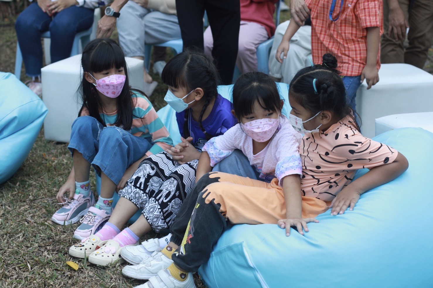 “จุรินทร์” มอบนโยบาย 5 ฟรี เป็นของขวัญวันเด็ก “จุรินทร์” มอบนโยบาย 5 ฟรี เป็นของขวัญวันเด็ก