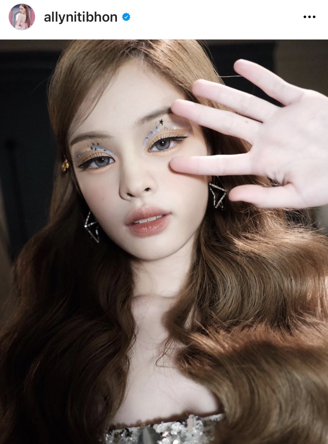 ปังไม่หยุด!! แอลลี่ ขึ้นป้ายบิลบอร์ดยักษ์ ใจกลางไทม์สแควร์ 
