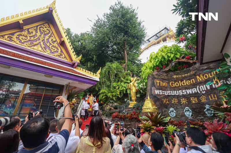 ชาวพุทธแน่นภูเขาทอง ร่วมตักบาตรเทโวเนื่องในวันออกพรรษา ชาวพุทธแน่นภูเขาทอง ร่วมตักบาตรเทโวเนื่องในวันออกพรรษา