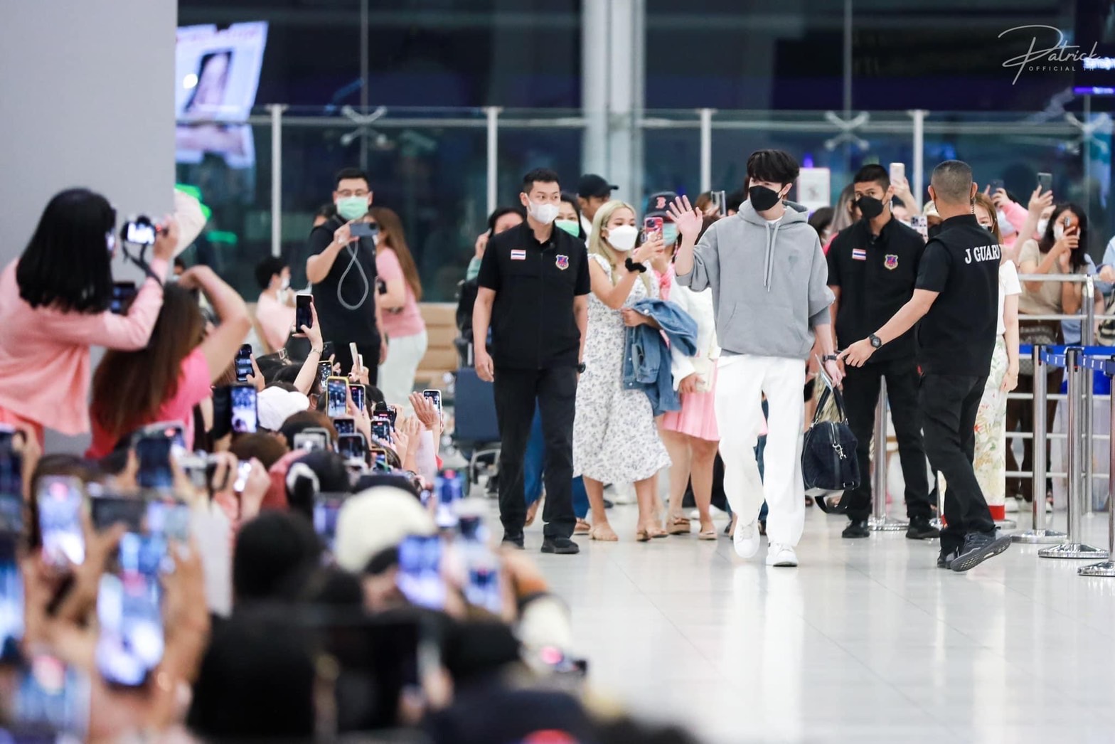  “แพทริค ณัฐวรรธ์” ไปสานฝันต่อ บินกลับจีน แฟนคลับติดแฮชแท็ก #ไว้เจอกันใหม่นะคับแพทริค