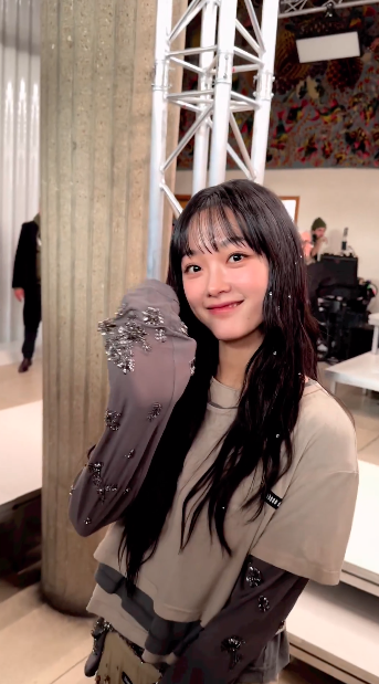 'มินนี่-ต้าเหนิง'!! สวยจึ้งนั่งฟรอนต์โรว์ชมแฟชั่นโชว์ Miu Miu ที่ปารีส 'มินนี่-ต้าเหนิง'!! สวยจึ้งนั่งฟรอนต์โรว์ชมแฟชั่นโชว์ Miu Miu ที่ปารีส