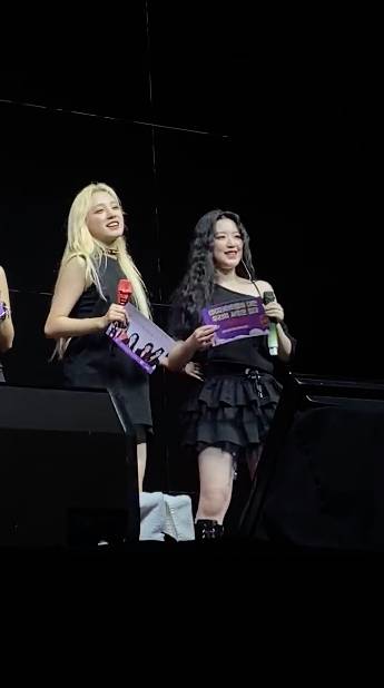 แฟนๆ ห่วงใย!! ‘ชูฮวา (G)I-DLE’ ทรุดกลางเวทีทีโชว์ที่เม็กซิโก (มีคลิป) แฟนๆ ห่วงใย!! ‘ชูฮวา (G)I-DLE’ ทรุดกลางเวทีทีโชว์ที่เม็กซิโก (มีคลิป)