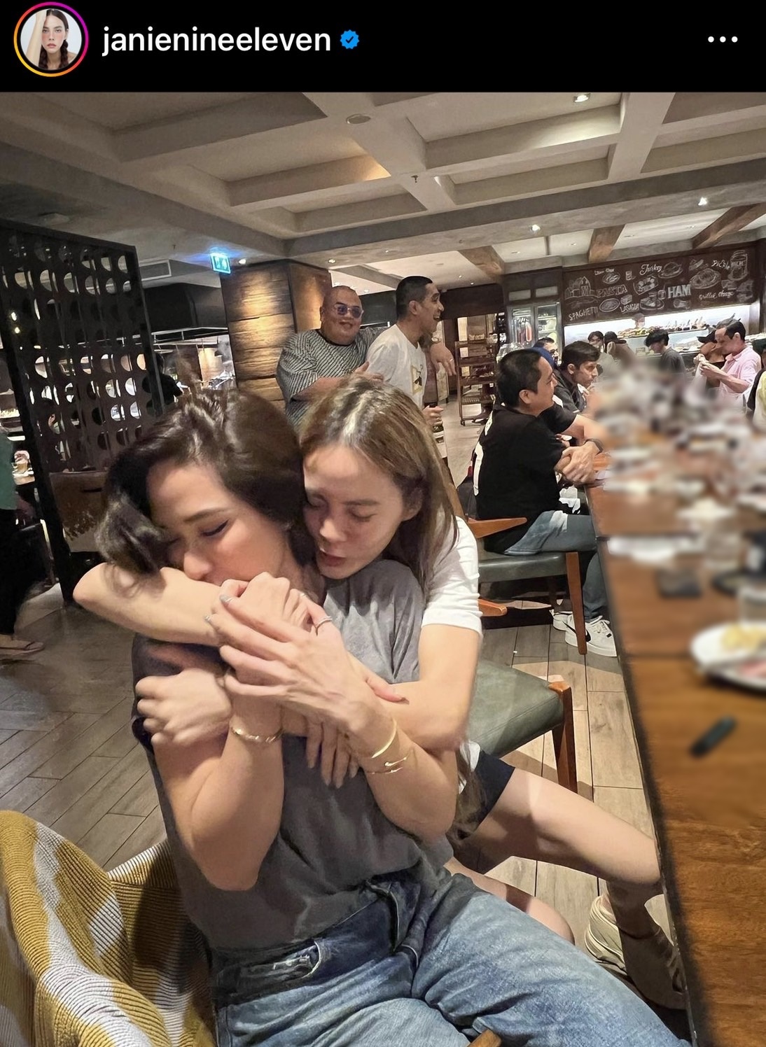เจนี่ - พลอย ทั้งกอดทั้งหอม แต่หลุดโฟกัส เพราะสิ่งนี้?? เจนี่ - พลอย ทั้งกอดทั้งหอม แต่หลุดโฟกัส เพราะสิ่งนี้??