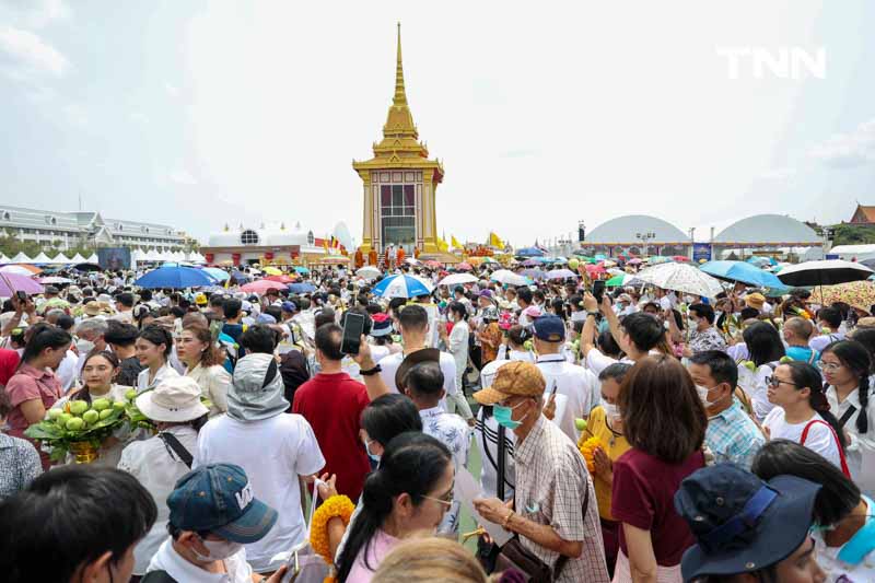 วันสุดท้ายเนืองแน่น ชาวพุทธเข้ากราบพระบรมสารีริกธาตุและพระอรหันตธาตุ วันสุดท้ายเนืองแน่น ชาวพุทธเข้ากราบพระบรมสารีริกธาตุและพระอรหันตธาตุ