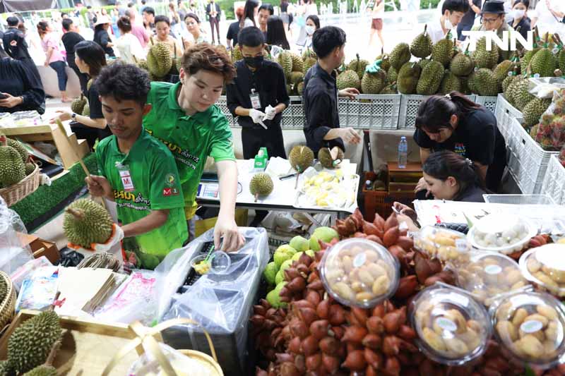 จัดเต็มบุฟเฟ่ต์ทุเรียน สยามพารากอนคัดสุดยอดผลไม้ไทย สด ฉ่ำ จัดเต็มบุฟเฟ่ต์ทุเรียน สยามพารากอนคัดสุดยอดผลไม้ไทย สด ฉ่ำ