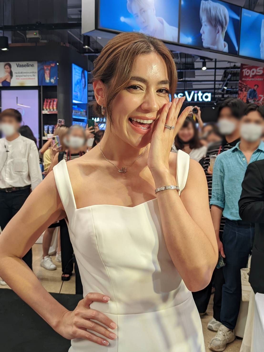 คิมเบอร์ลี่ จัดเต็มชุดเจ้าสาว รอเซอร์ไพรส์ หมาก วันแต่ง เผยมีแพลนลดน้ำหนักอีก 2 กิโล เพื่อความปัง คิมเบอร์ลี่ จัดเต็มชุดเจ้าสาว รอเซอร์ไพรส์ หมาก วันแต่ง เผยมีแพลนลดน้ำหนักอีก 2 กิโล เพื่อความปัง