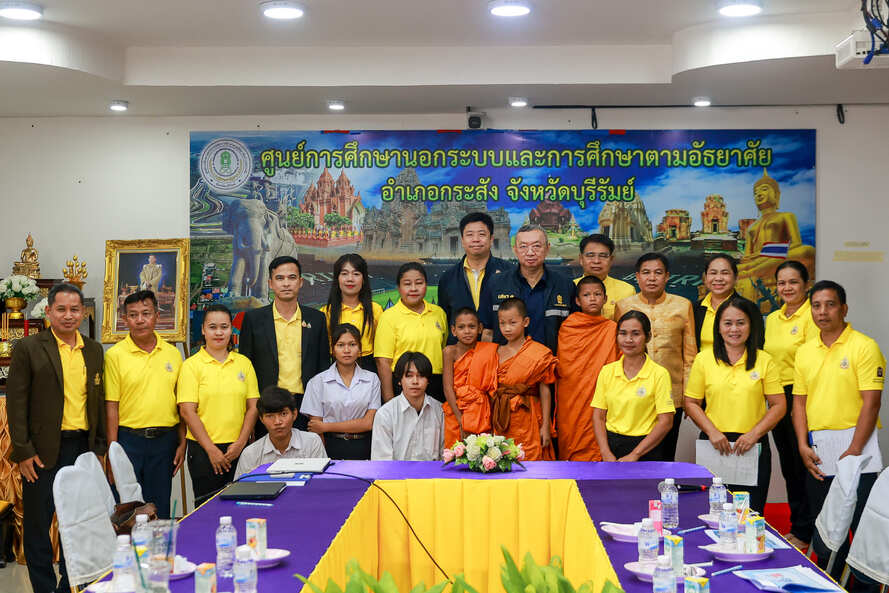 บิ๊กอุ้มลุยบุรีรัมย์กับ กสศ. แก้ปัญหาเด็กหลุดนอกระบบการศึกษา มอบ สกร. ตามเด็กถึงบ้าน บิ๊กอุ้มลุยบุรีรัมย์กับ กสศ. แก้ปัญหาเด็กหลุดนอกระบบการศึกษา มอบ สกร. ตามเด็กถึงบ้าน