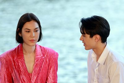 ตัวแม่ทำงาน “แมท” หมั่นเขี้ยว “ไมกี้” จู่โจมแจกจุ๊บหวาน ตัวแม่ทำงาน “แมท” หมั่นเขี้ยว “ไมกี้” จู่โจมแจกจุ๊บหวาน