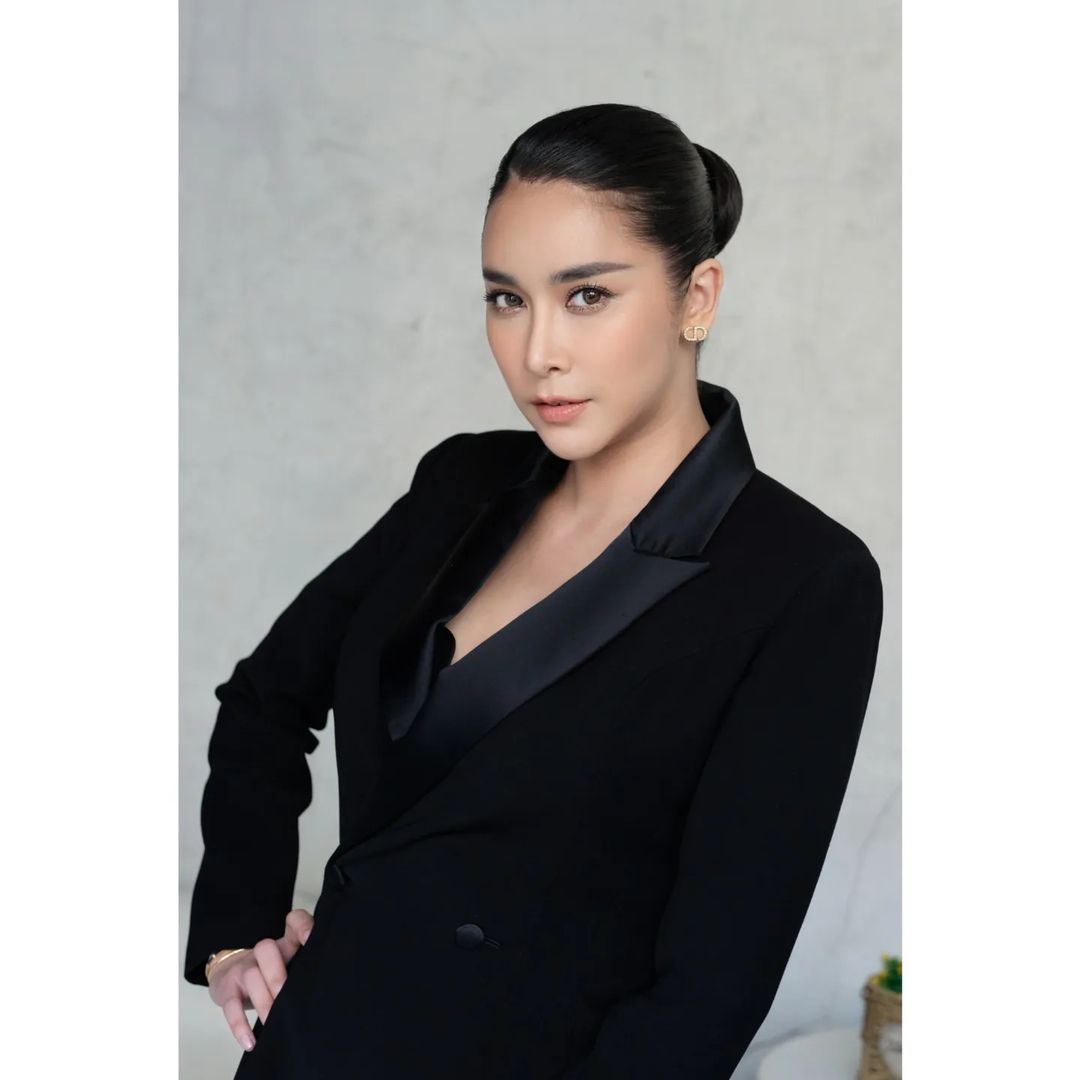 “ใหม่ สุคนธวา” ไม่ทนฟาดกลับคนวิจารณ์สามีขี้เหร่ (มีคลิป)