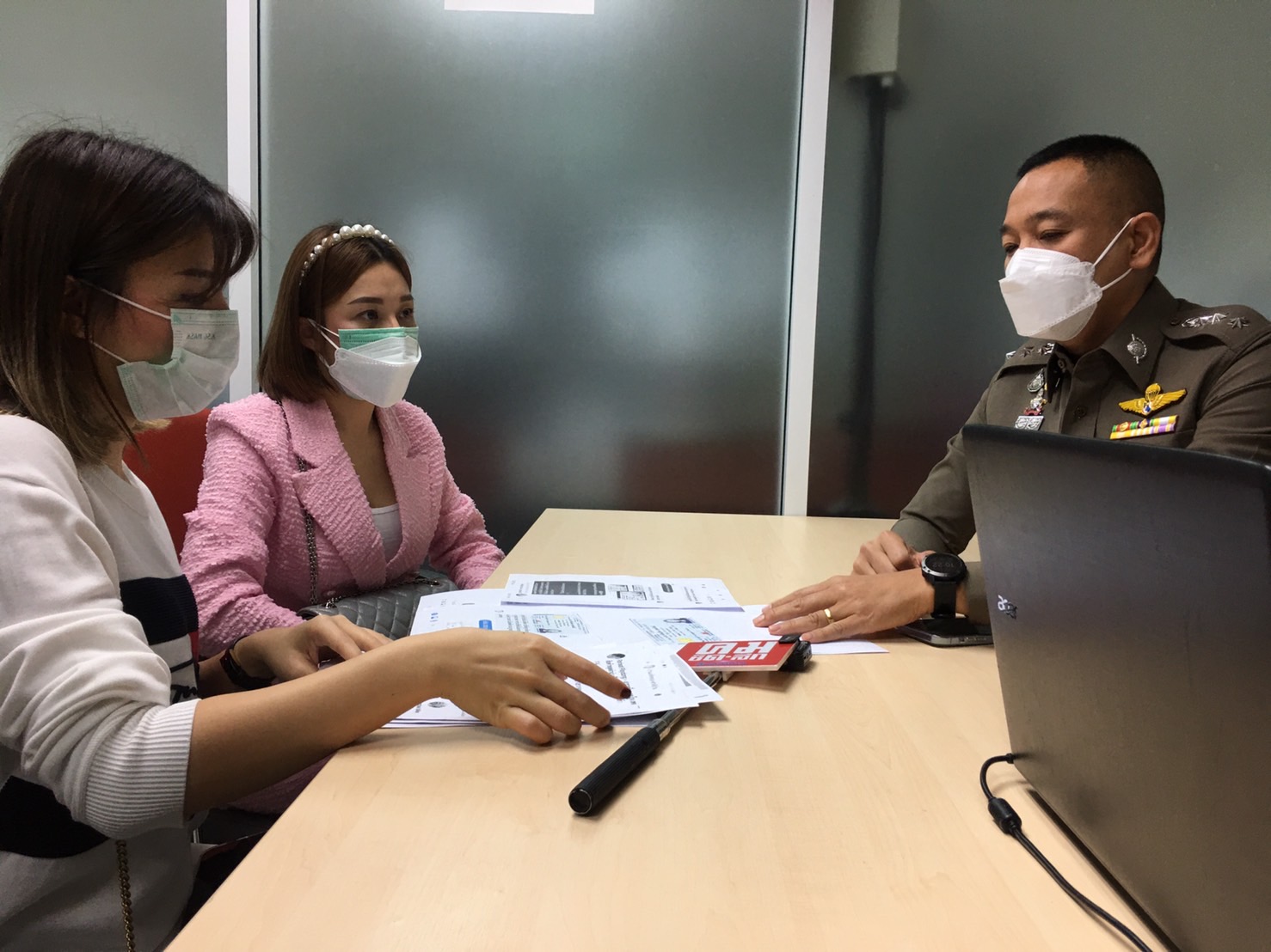เอ็ม บุษราคัม เข้าเเจ้งความถูกมิจฉาชีพนำบัตรประชาชนไปใช้หลอกลวง รับกังวล เหยื่อเสียหายนับล้าน เอ็ม บุษราคัม เข้าเเจ้งความถูกมิจฉาชีพนำบัตรประชาชนไปใช้หลอกลวง รับกังวล เหยื่อเสียหายนับล้าน