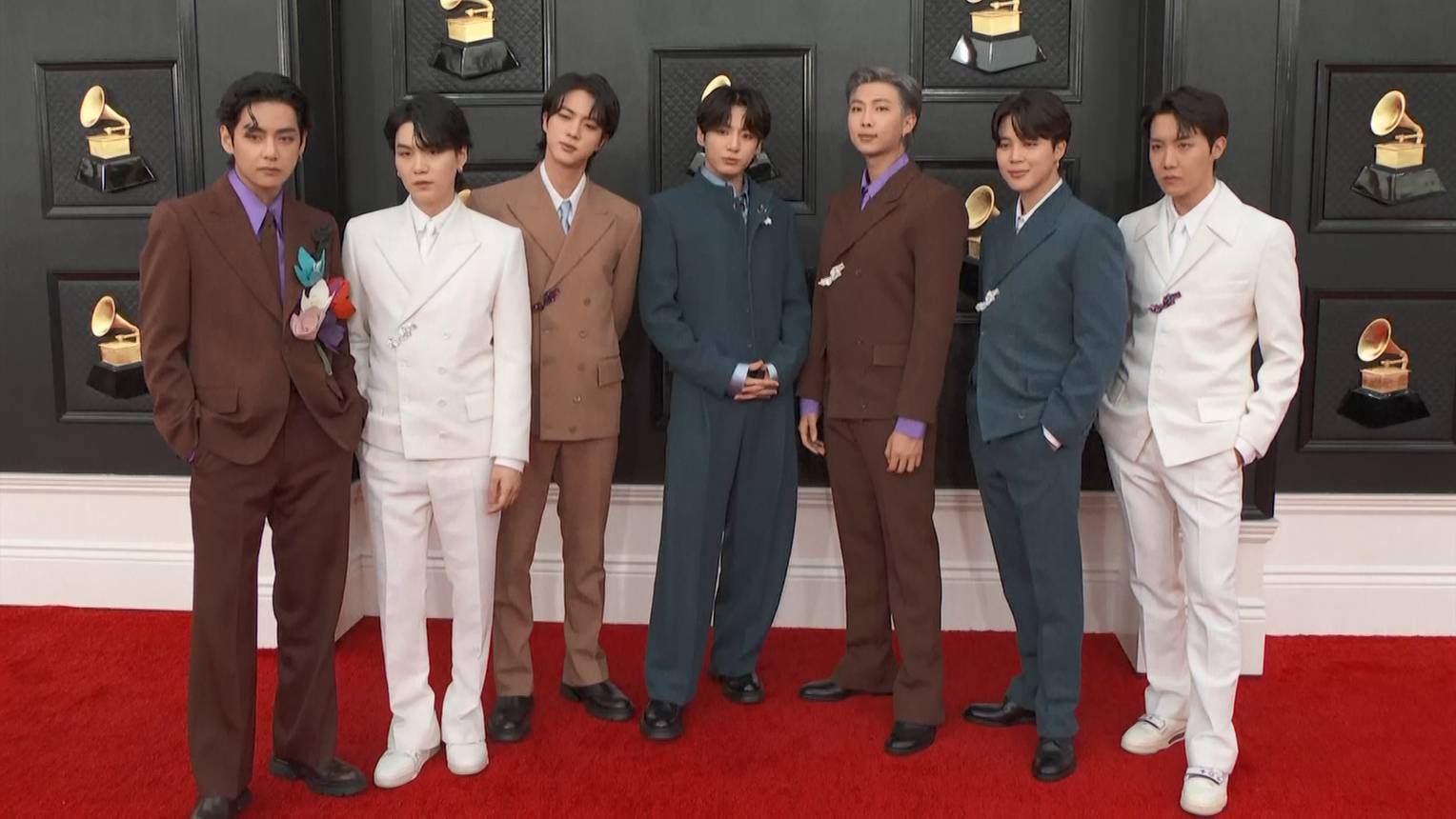 บิลลี ไอลิช, โอลิเวีย รอดริโก และ ดัว ลิปา นำทีมศิลปินเฉิดฉายบนพรมแดงงาน Grammy Awards ครั้งที่ 64 บิลลี ไอลิช, โอลิเวีย รอดริโก และ ดัว ลิปา นำทีมศิลปินเฉิดฉายบนพรมแดงงาน Grammy Awards ครั้งที่ 64
