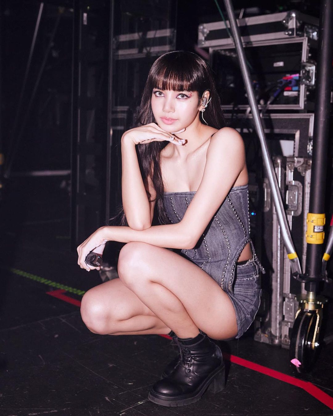 'ลิซ่า BLACKPINK' ไหว้ขอพร-นั่งสมาธิ!! พาความเป็นไทยโดนใจทั่วโลกไม่หยุด 'ลิซ่า BLACKPINK' ไหว้ขอพร-นั่งสมาธิ!! พาความเป็นไทยโดนใจทั่วโลกไม่หยุด
