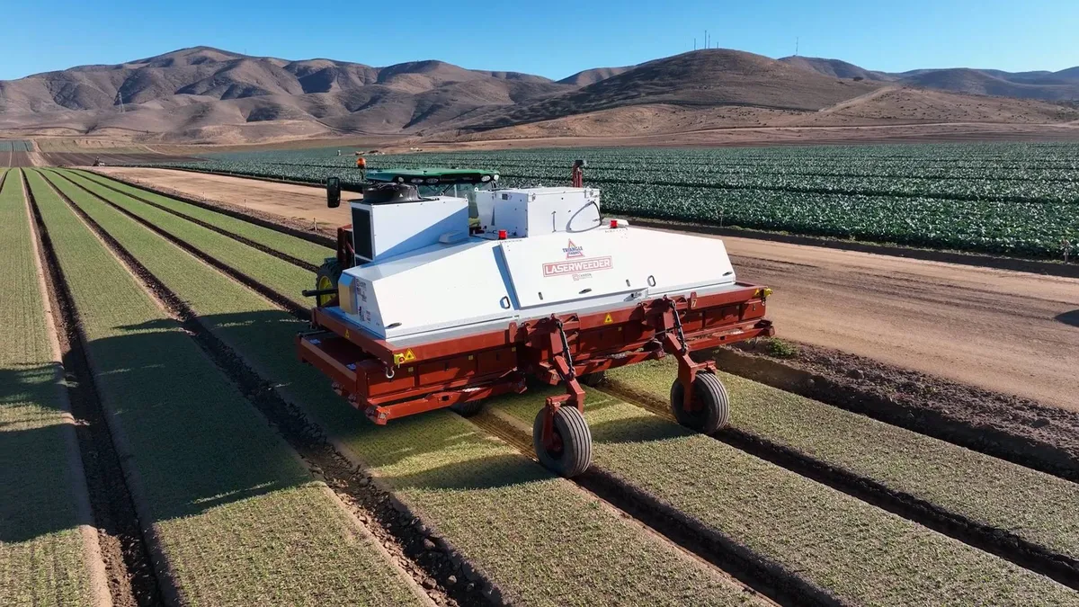 หุ่นยนต์ทำฟาร์ม The Laserweeder ใช้เลเซอร์ฆ่าวัชพืช 200,000 ต้นต่อชั่วโมง หุ่นยนต์ทำฟาร์ม The Laserweeder ใช้เลเซอร์ฆ่าวัชพืช 200,000 ต้นต่อชั่วโมง