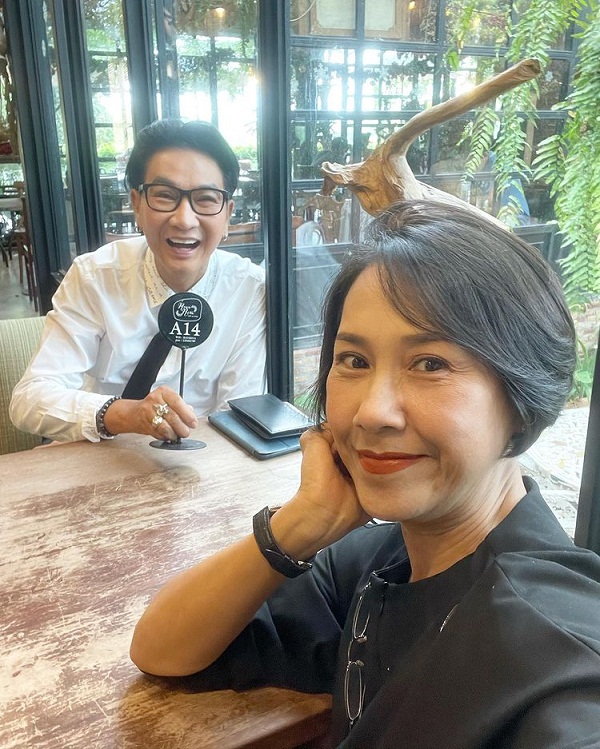 “ปู ปริศนา” เผยความรู้สึกหลังเป็นจิตอาสาช่วยเหลือผู้พิการทางสายตาได้รับวัคซีน (มีคลิป) “ปู ปริศนา” เผยความรู้สึกหลังเป็นจิตอาสาช่วยเหลือผู้พิการทางสายตาได้รับวัคซีน (มีคลิป)