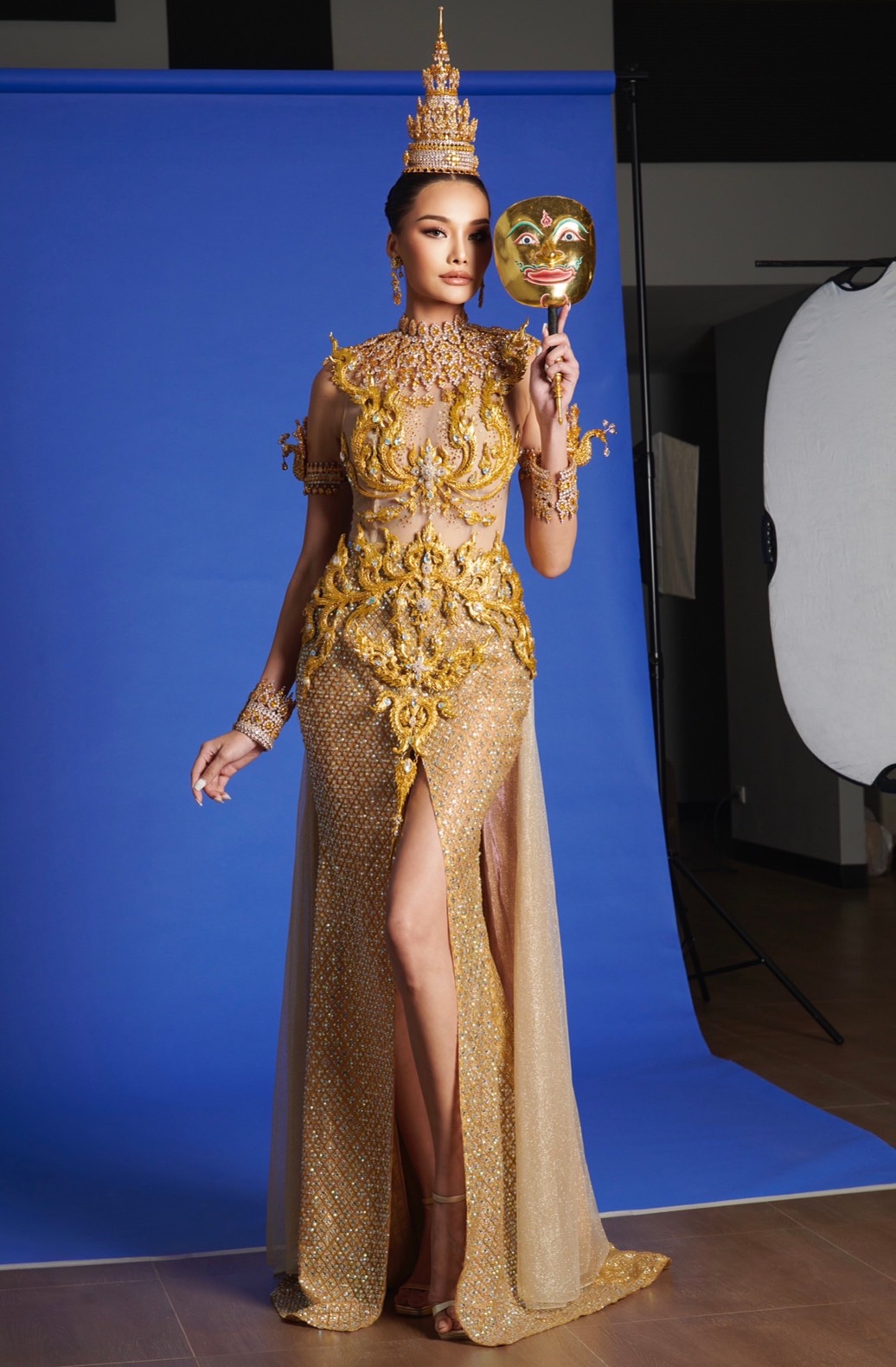 เฟิร์ส หวัง อวดความงดงามในชุดประจำชาติ การประกวด Miss & Mister Supranational 2023