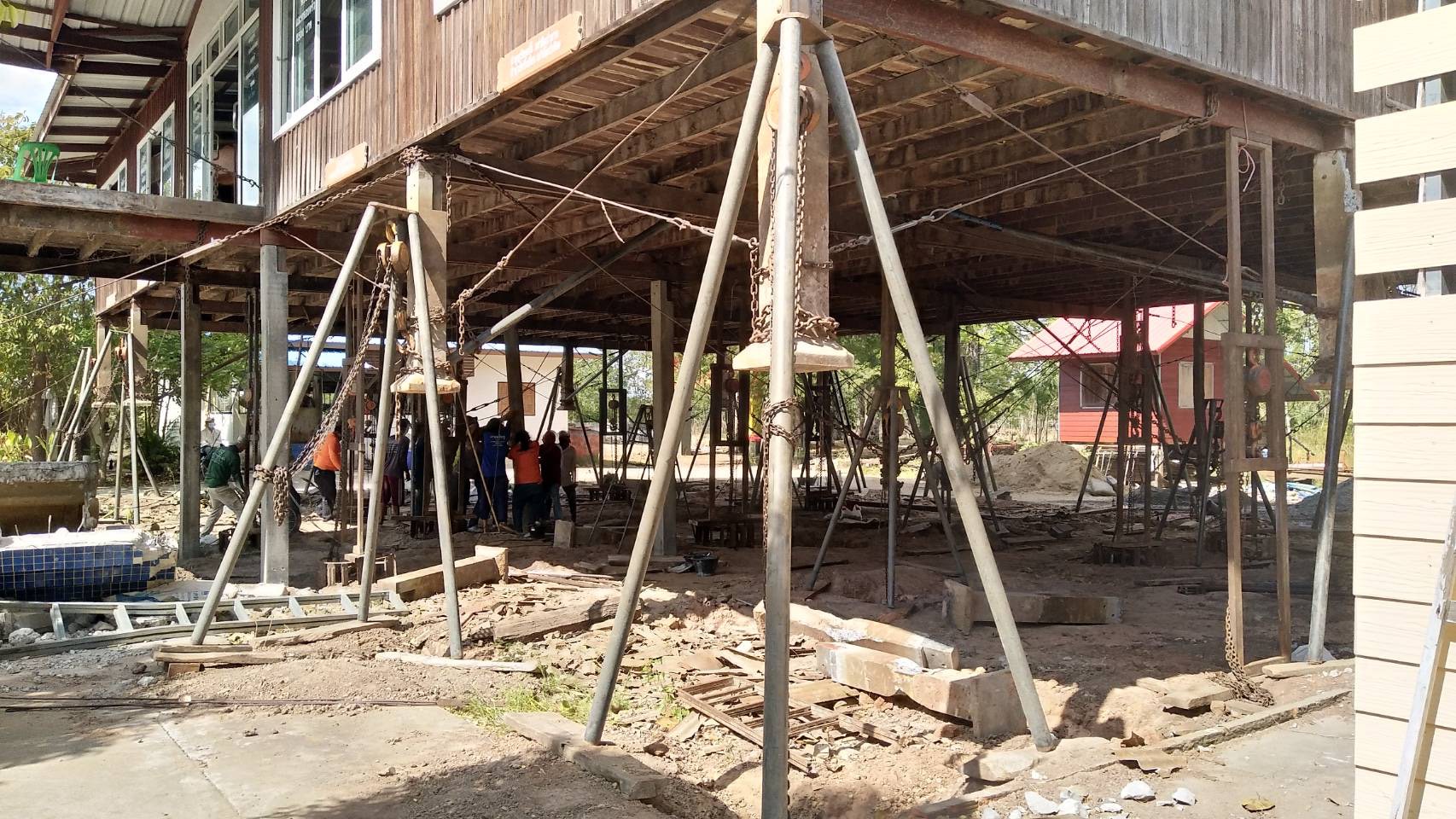 อาชีพแปลก รับย้ายบ้าน-ดีดบ้าน ทำเงิน 3 แสนต่อเดือน