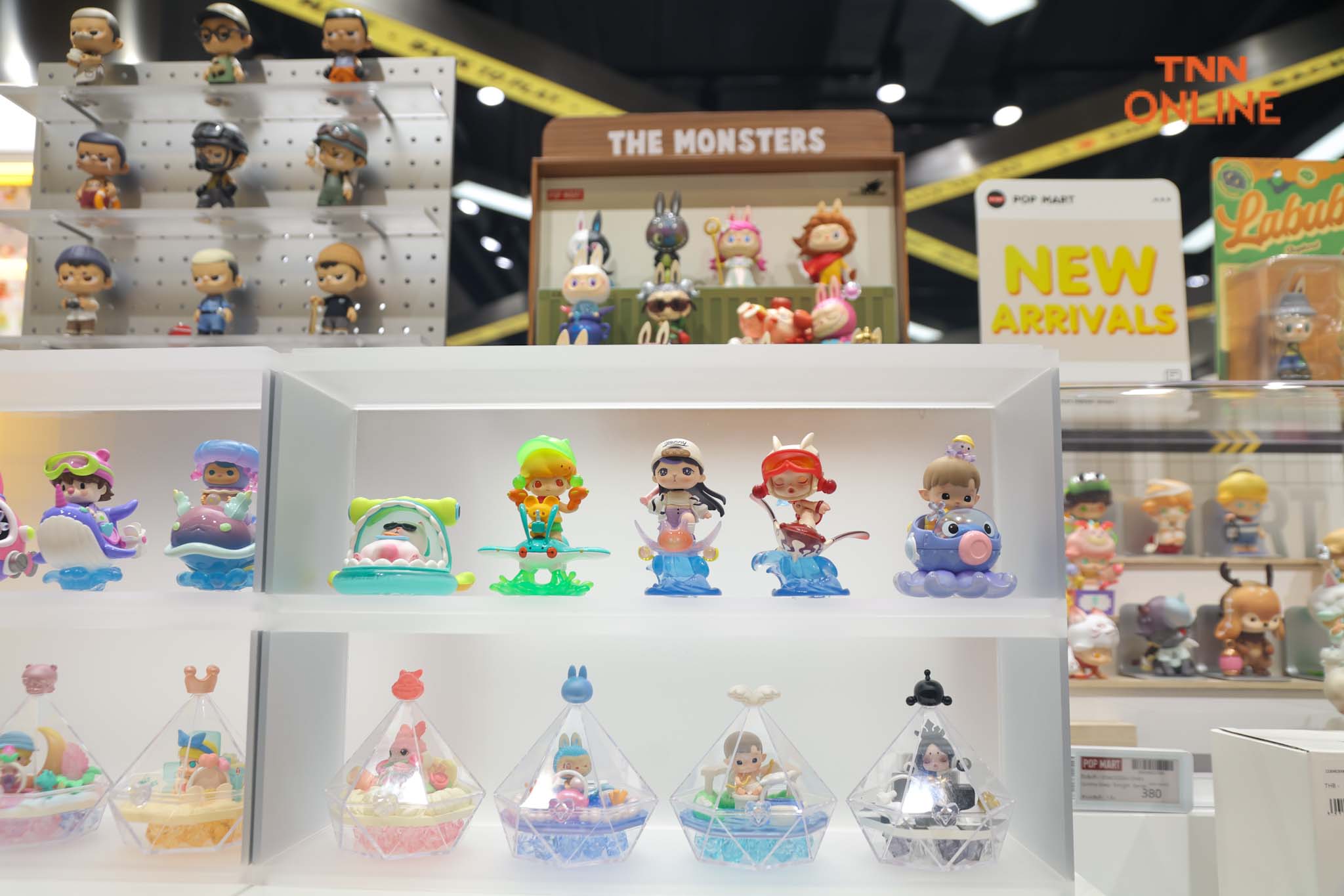Pop Mart สาขาแรกในไทย คนต่อคิวแน่นหน้าร้านก่อนห้างเปิด Pop Mart สาขาแรกในไทย คนต่อคิวแน่นหน้าร้านก่อนห้างเปิด