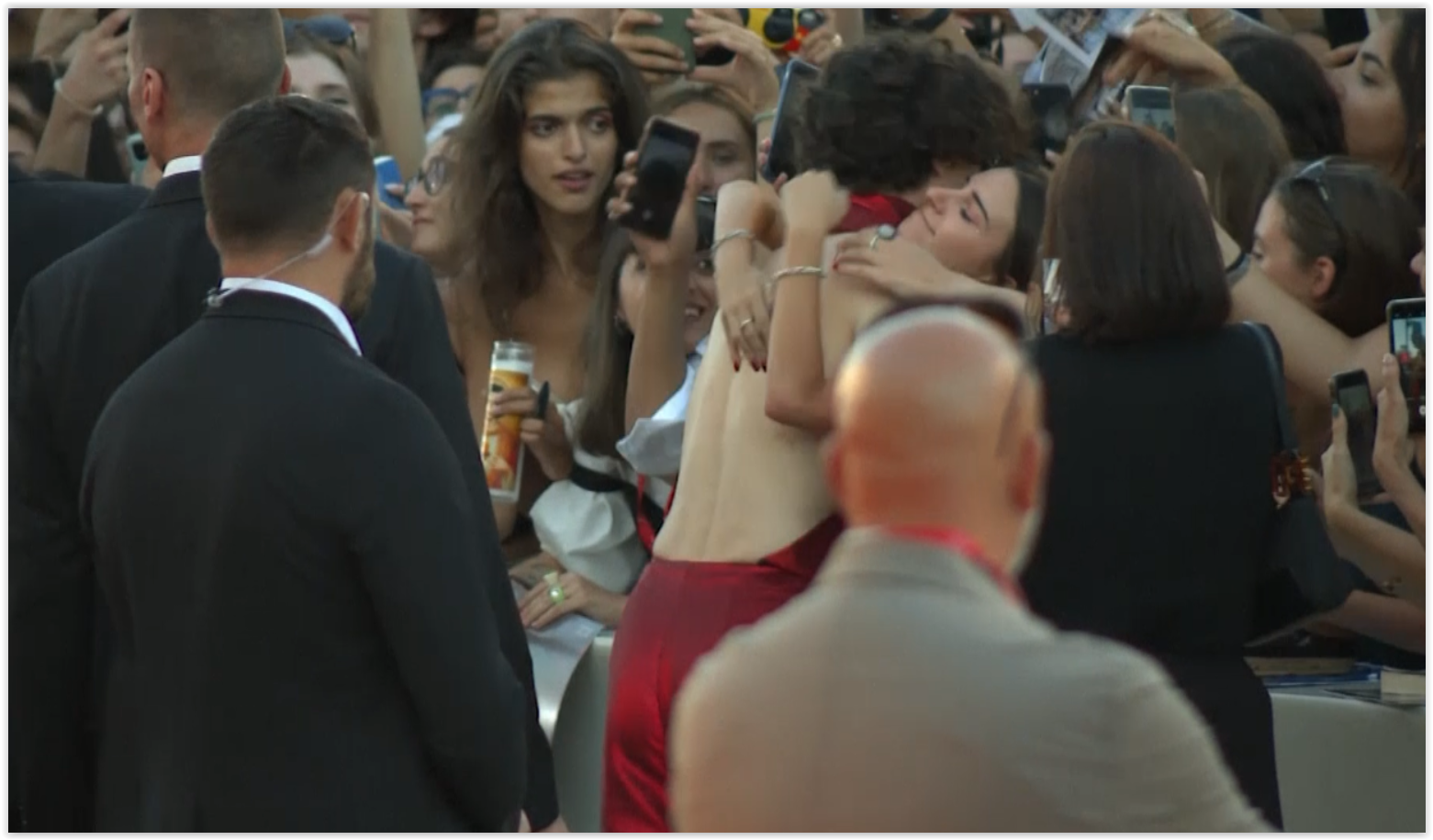 “Timothée Chalamet”  Hot สุด ! เปลือยหลัง เดินพรมแดงเวนิส    