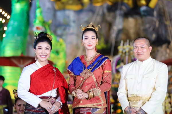 งดงามอ่อนช้อย แพนเค้ก เขมนิจ ร่วมรำบวงสรวงพิธีเบิกเนตรสิ่งศักดิ์สิทธิ์ งดงามอ่อนช้อย แพนเค้ก เขมนิจ ร่วมรำบวงสรวงพิธีเบิกเนตรสิ่งศักดิ์สิทธิ์