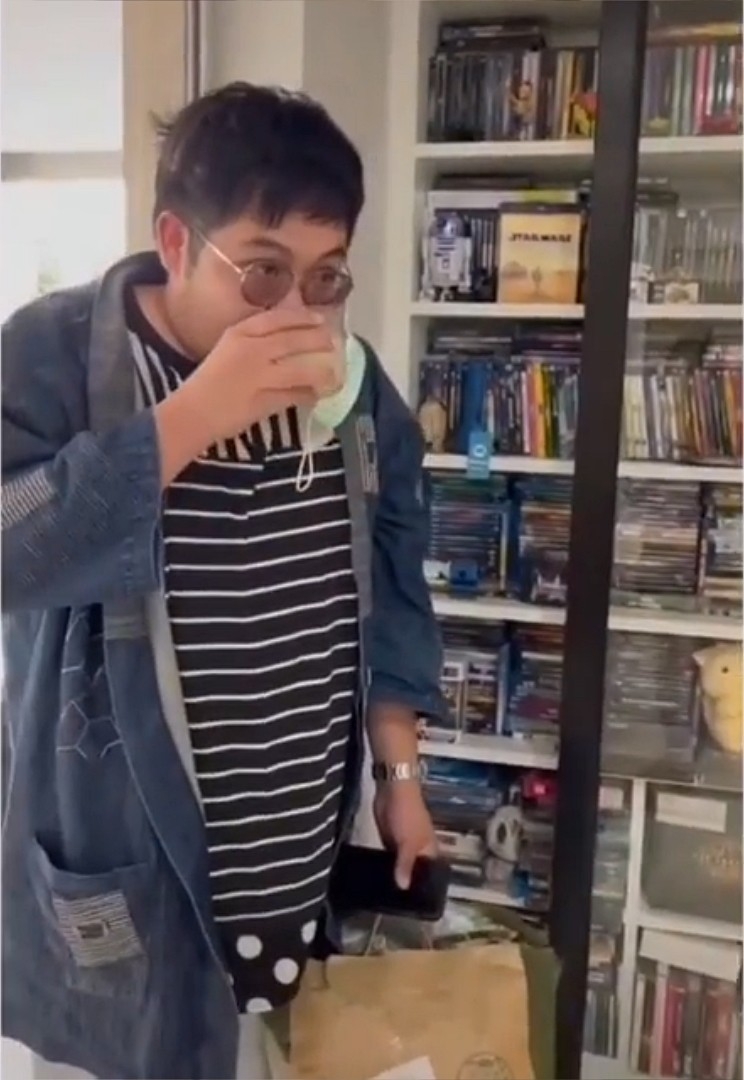 โดม จารุวัฒน์ ได้กลับบ้าน น้องชายจัดน้ำมะนาวโซดา เผยลิ้นรับรสยังไม่เต็มร้อย โดม จารุวัฒน์ ได้กลับบ้าน น้องชายจัดน้ำมะนาวโซดา เผยลิ้นรับรสยังไม่เต็มร้อย