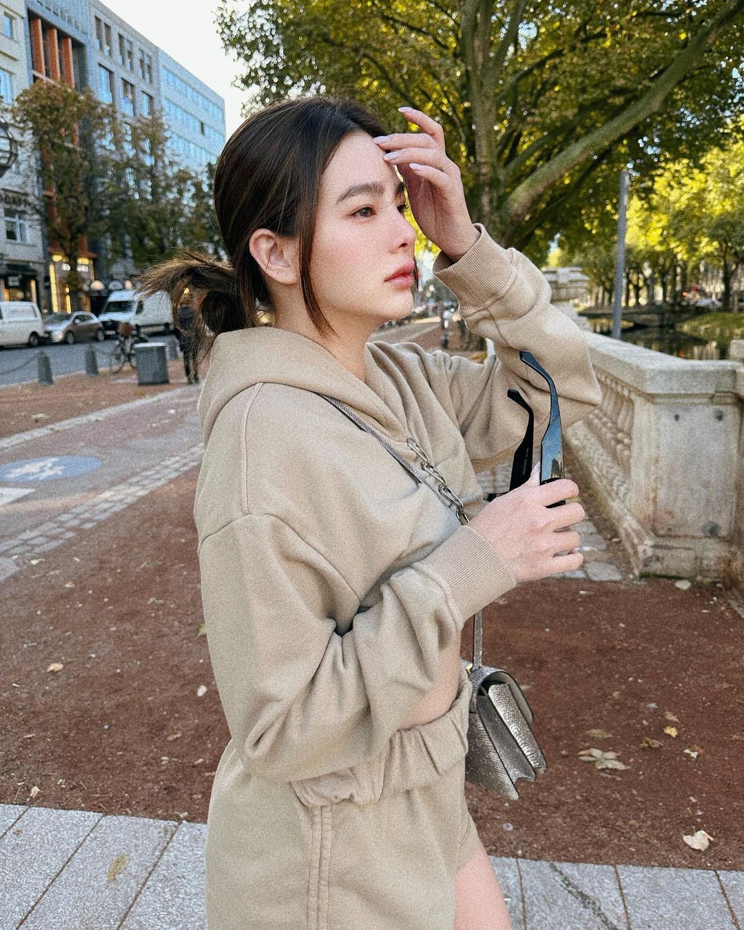 ดิว อริสรา เผยสาเหตุได้ไปร่วมงานแฟชั่นโชว์ Chanel ที่ปารีส (มีคลิป)