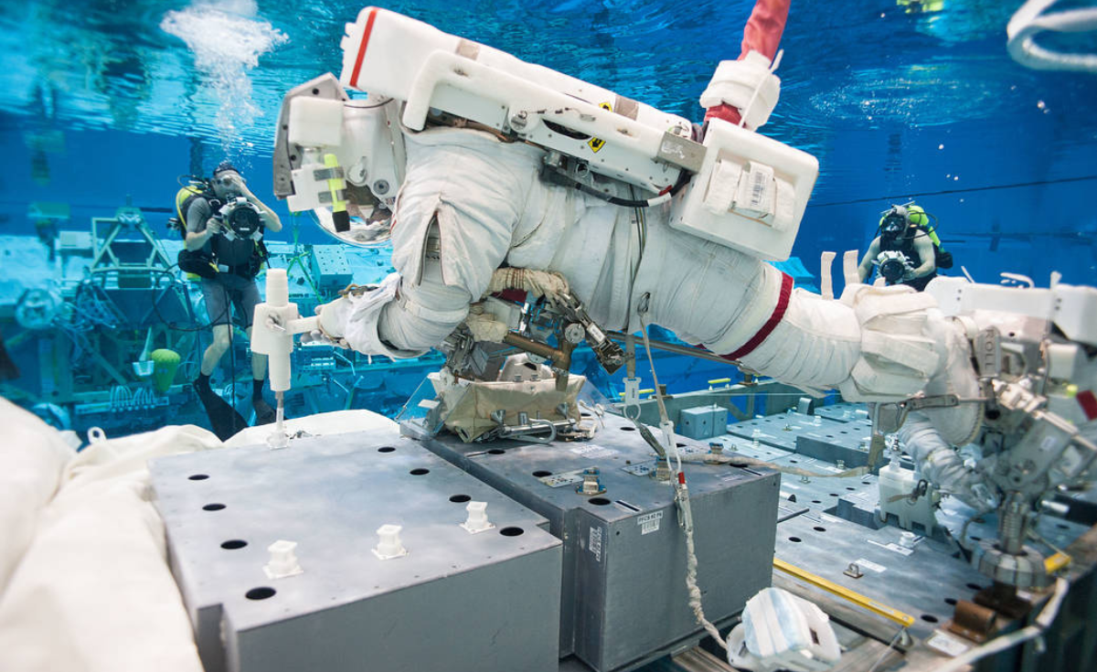NASA สร้างแบบจำลองพื้นผิวดวงจันทร์ใต้น้ำสำหรับฝึกนักบินอวกาศ NASA สร้างแบบจำลองพื้นผิวดวงจันทร์ใต้น้ำสำหรับฝึกนักบินอวกาศ