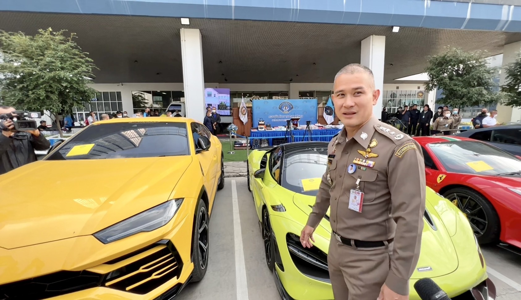 รวบอดีตนางเอก แยม ธมลพรรณ์ เครือข่ายเว็บพนัน ยึดทรัพย์ 700 ล้าน รวบอดีตนางเอก แยม ธมลพรรณ์ เครือข่ายเว็บพนัน ยึดทรัพย์ 700 ล้าน
