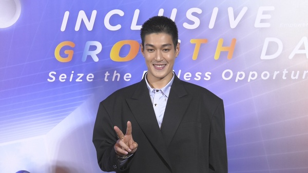  “กระทิง ขุนณรงค์” เผยรักแฮปปี้ ไม่หวั่นอาถรรพ์เลข 7 (มีคลิป)          