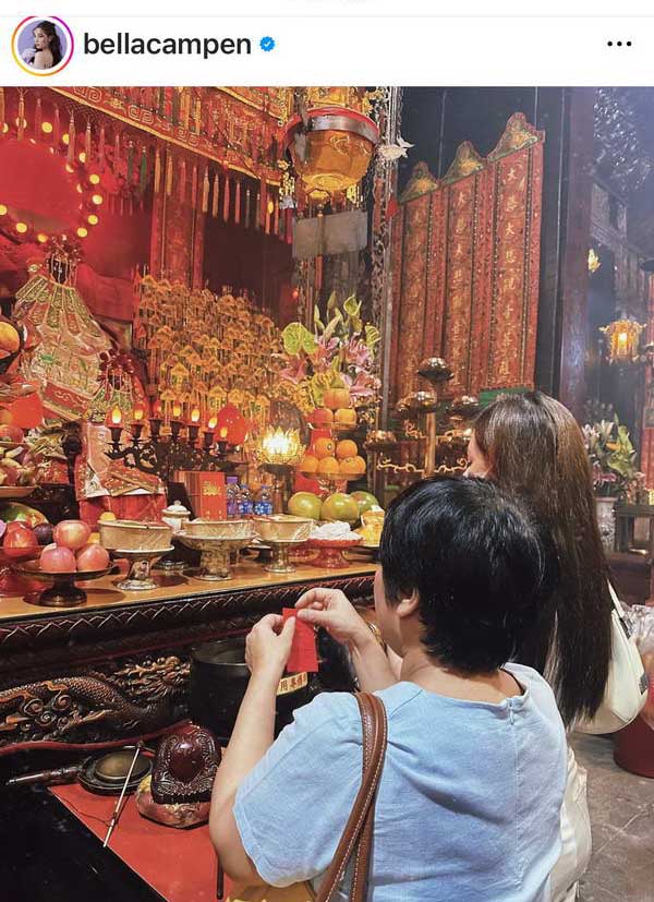 เบลล่า ราณี เช็กอินวัดดังสายมูที่ฮ่องกง พร้อมแฮชแท็กชวนคิด กลับมาเท่ากับสำเร็จ เบลล่า ราณี เช็กอินวัดดังสายมูที่ฮ่องกง พร้อมแฮชแท็กชวนคิด กลับมาเท่ากับสำเร็จ