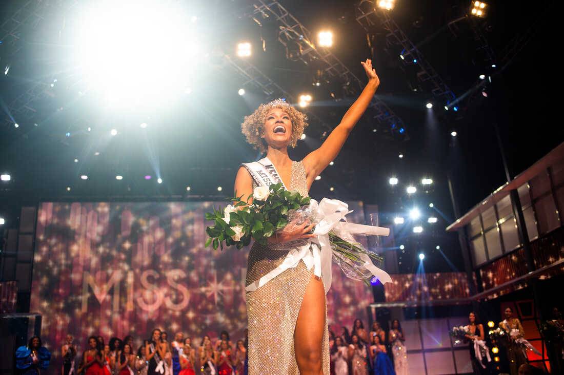 แอล สมิธ สาวงามตัวแทนจากรัฐ เคนทักกี คว้ามงกุฎ Miss USA ปี 2021 แอล สมิธ สาวงามตัวแทนจากรัฐ เคนทักกี คว้ามงกุฎ Miss USA ปี 2021