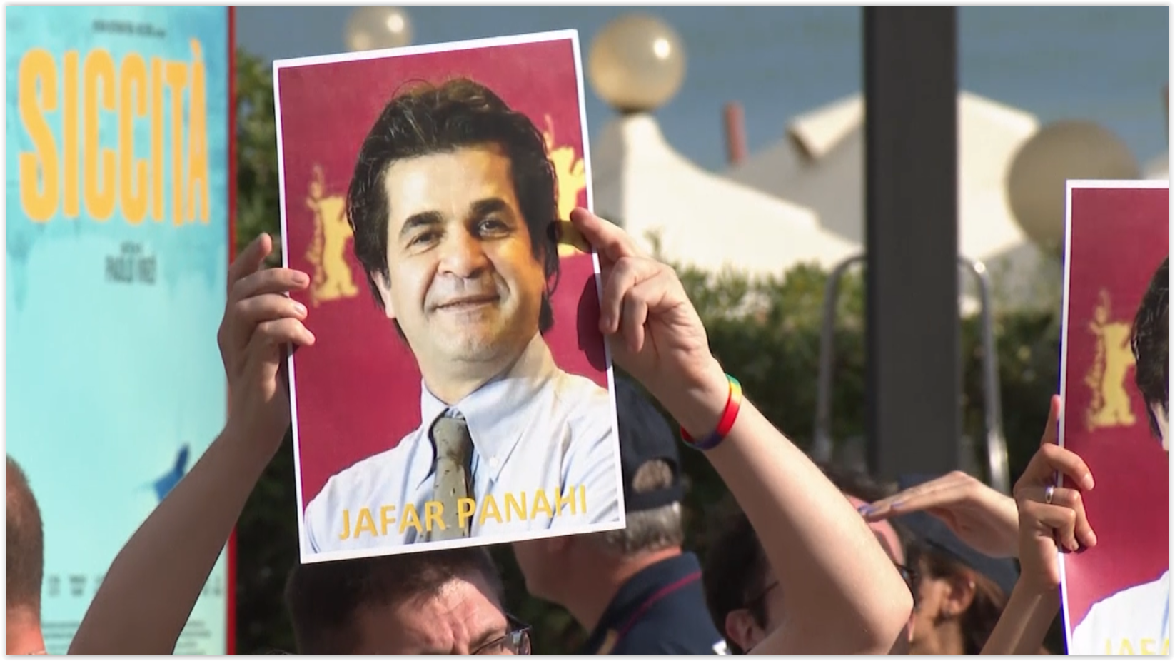 Julianne Moore นำทีมประท้วงการจำคุกผู้กำกับ Jafar Panahi  