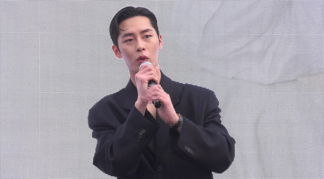 “อีแจอุค” แถลงข่าวเตรียมความพร้อมมัดใจแฟนๆชาวไทยในงานแฟนมีตติ้ง “อีแจอุค” แถลงข่าวเตรียมความพร้อมมัดใจแฟนๆชาวไทยในงานแฟนมีตติ้ง