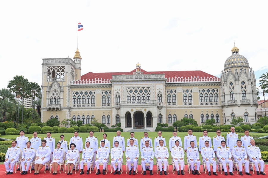 ประมวลภาพ นายกฯ นำครม.ชุดใหม่ถวายสัตย์ปฏิญาณตน-ถ่ายรูปใหม่