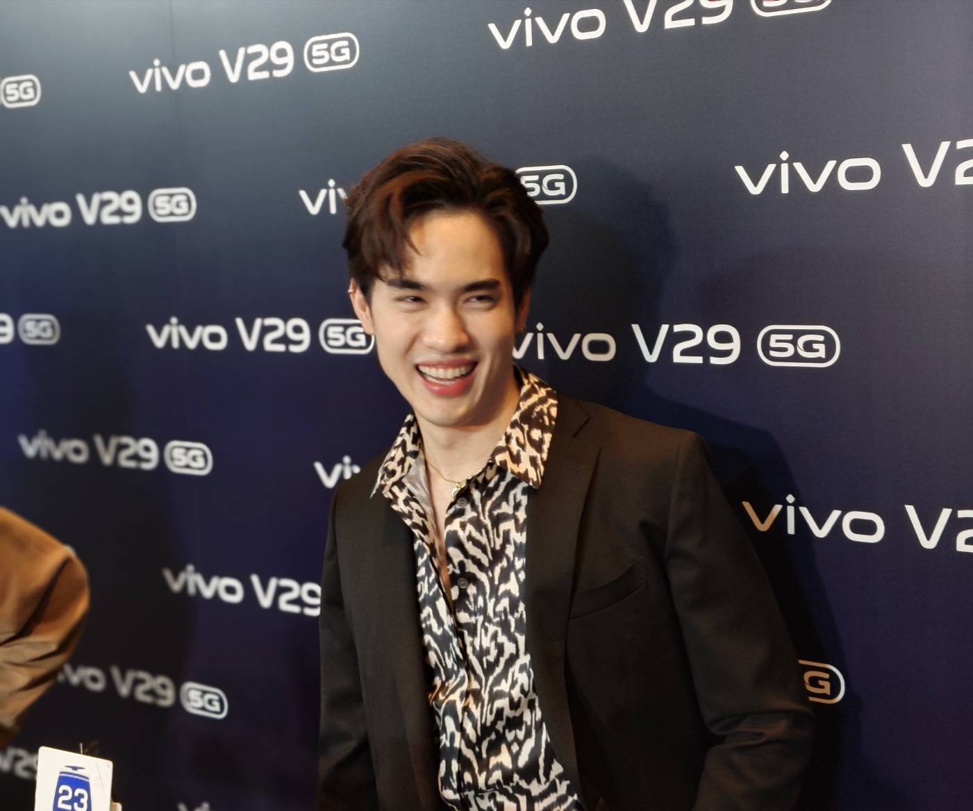 โก้ วศิน แฟนสาวไม่หวง หลัง ถอดเสื้อโชว์หุ่น 