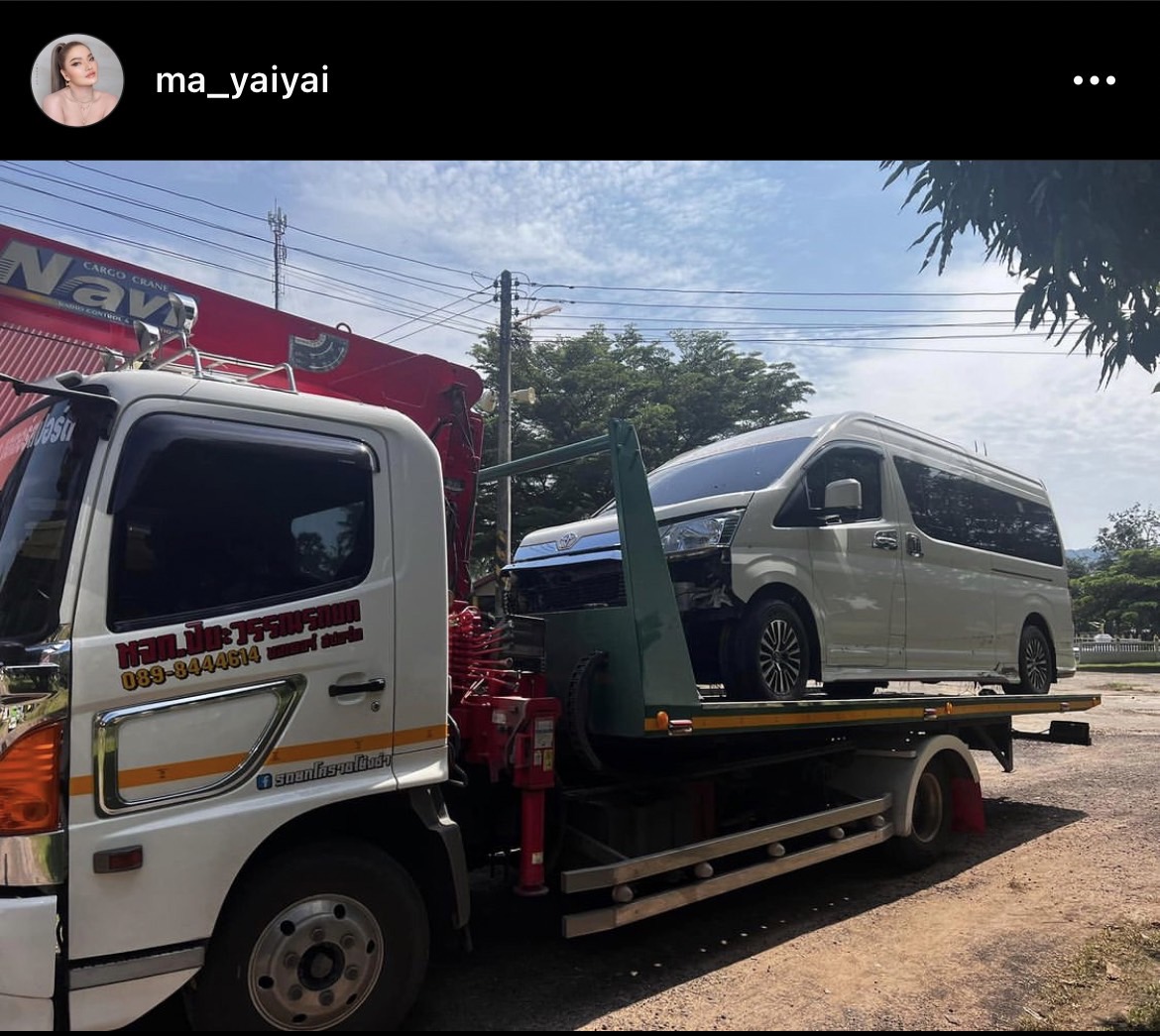 ใหม่ พัชรี ช็อก!!รถตู้เสียหลักพุ่งข้างเข้าถนน