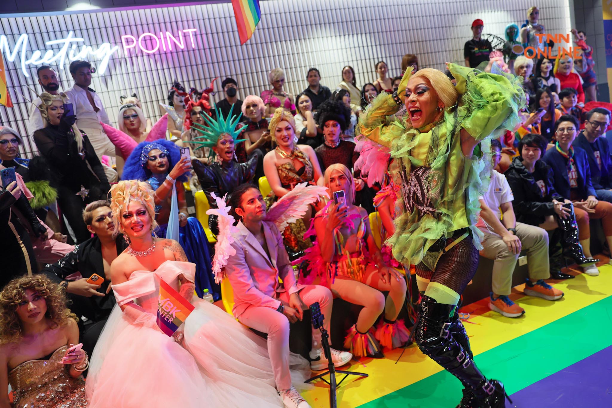 ครั้งแรกกับ DRAG PRIDE แฟชั่นโชว์บน Runway ยาวกว่า 700 เมตร ครั้งแรกกับ DRAG PRIDE แฟชั่นโชว์บน Runway ยาวกว่า 700 เมตร