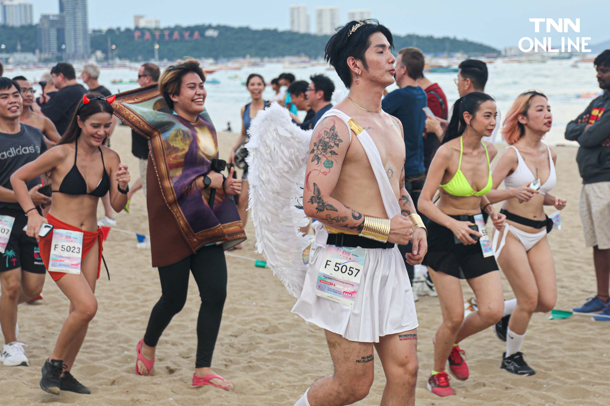 ใส่บิกินีอวดหุ่นสวย นักวิ่งกว่า 4,000 คน ร่วมวิ่งริมหาดพัทยา