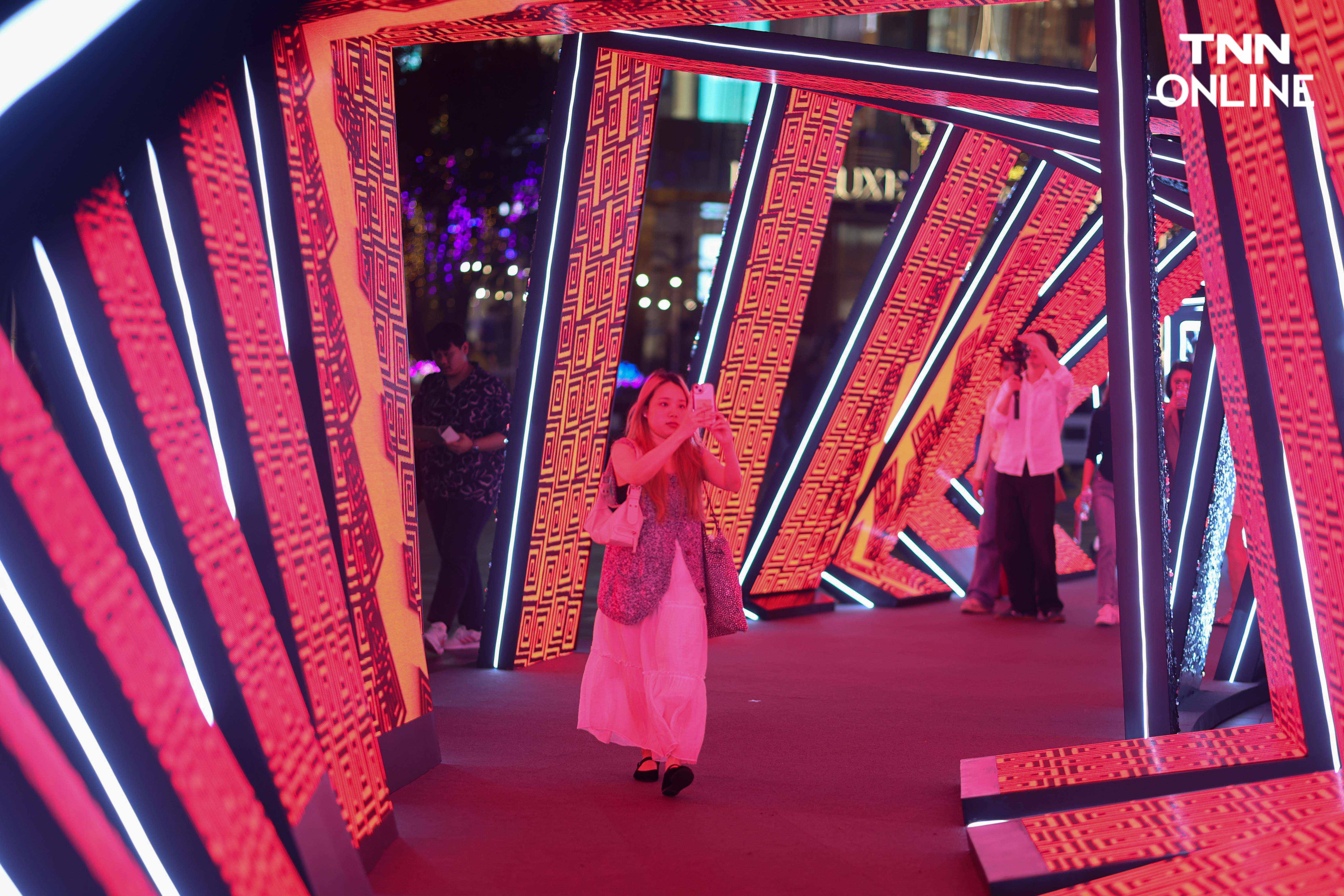 ไอคอนสยามรับปีมังกร แสดงศิลปะดิจิทัลมังกร LED ยาว 55 เมตร