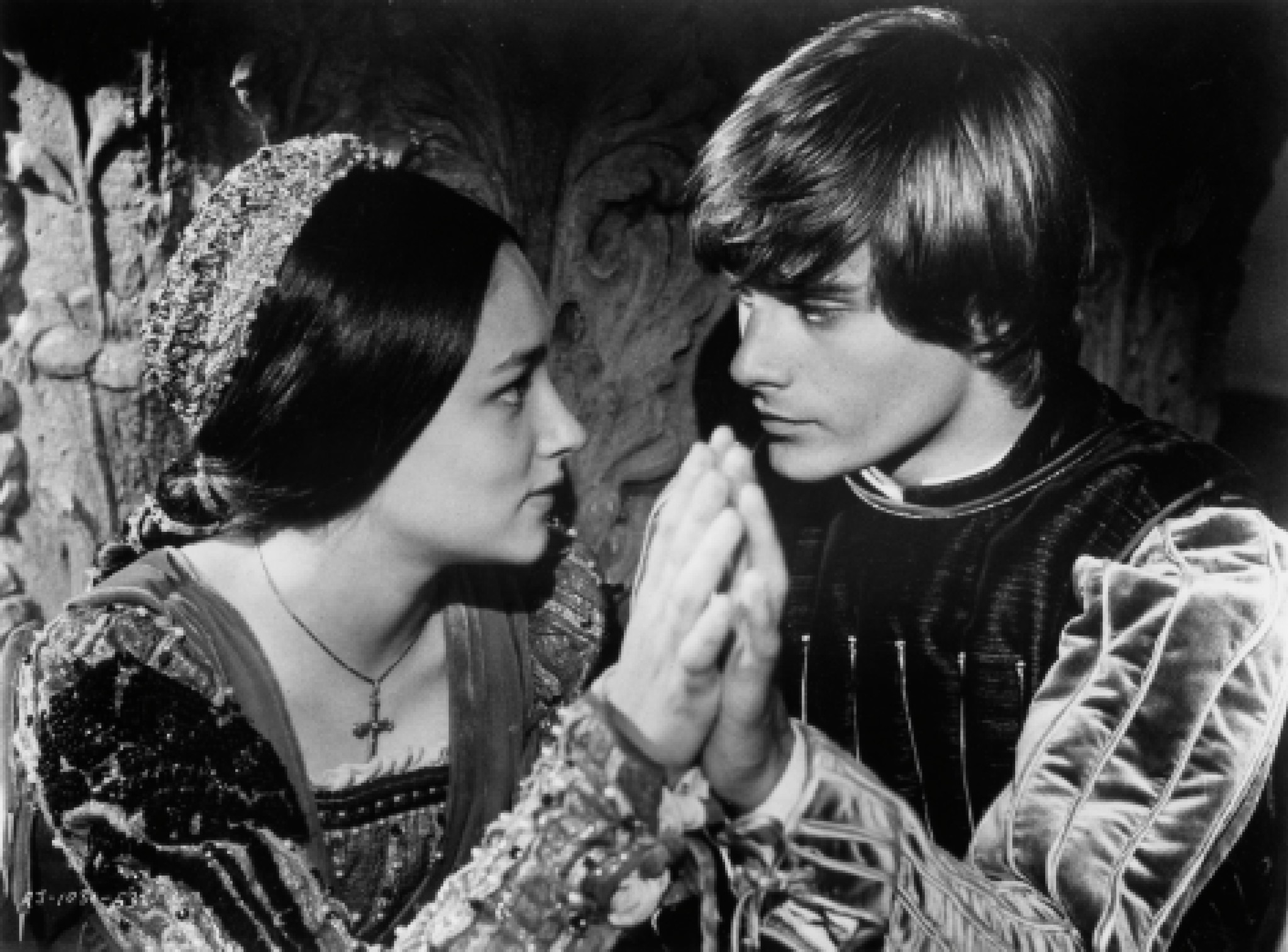 ล่อลวงผู้เยาว์เล่นเลิฟซีน!! พระนาง Romeo & Juliet (1968) ฟ้องเกือบ17,000ล้าน ล่อลวงผู้เยาว์เล่นเลิฟซีน!! พระนาง Romeo & Juliet (1968) ฟ้องเกือบ17,000ล้าน