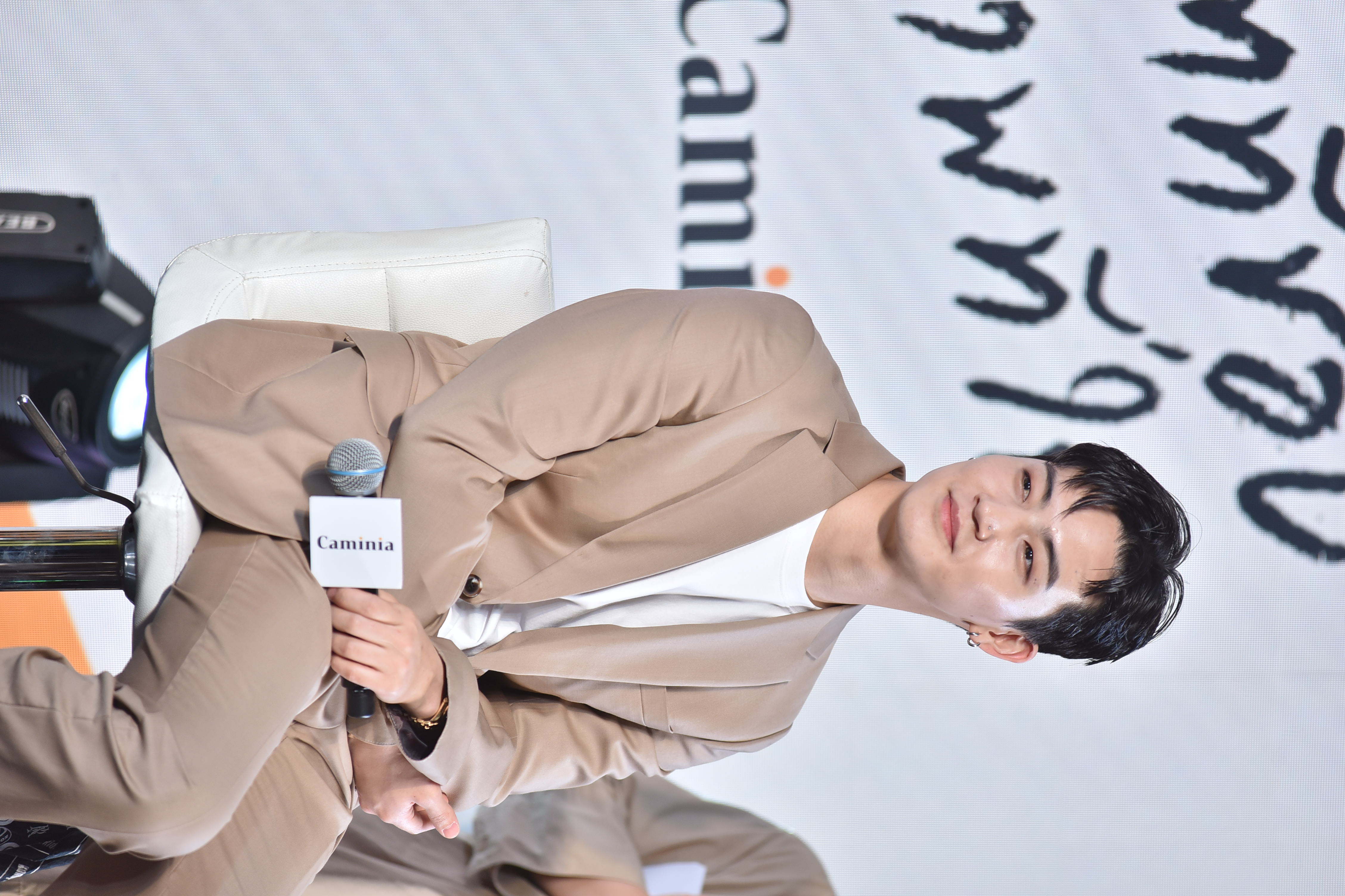 JAY B แจกความน่ารักทำแฟนๆกรี๊ดลั่น!! JAY B แจกความน่ารักทำแฟนๆกรี๊ดลั่น!!